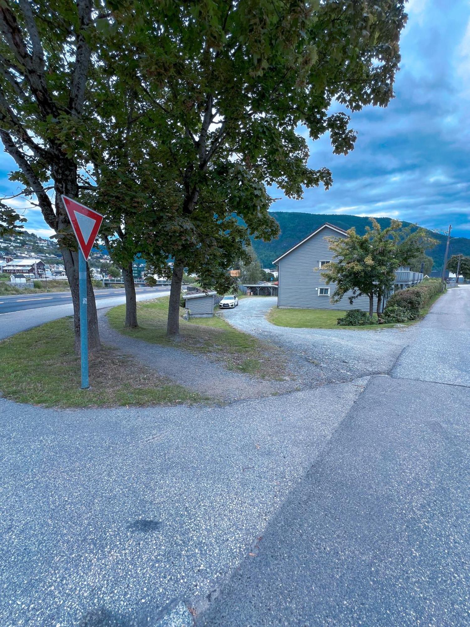 Privat Rom I Leilighet Sogndal Exterior foto